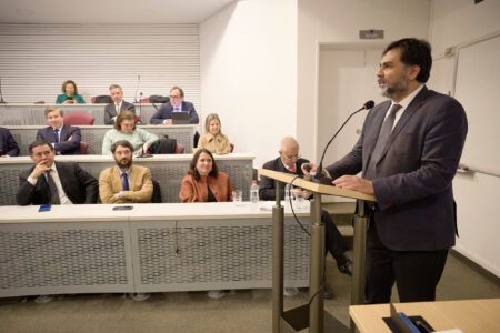 Exposición de la Cuenta Pública 2025 del Panel de Expertos Eléctrico desde el podio