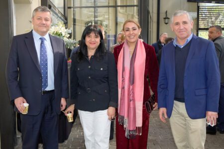 Asistentes en el hall de la Cuenta Pública 2025 del Panel de Expertos Eléctrico